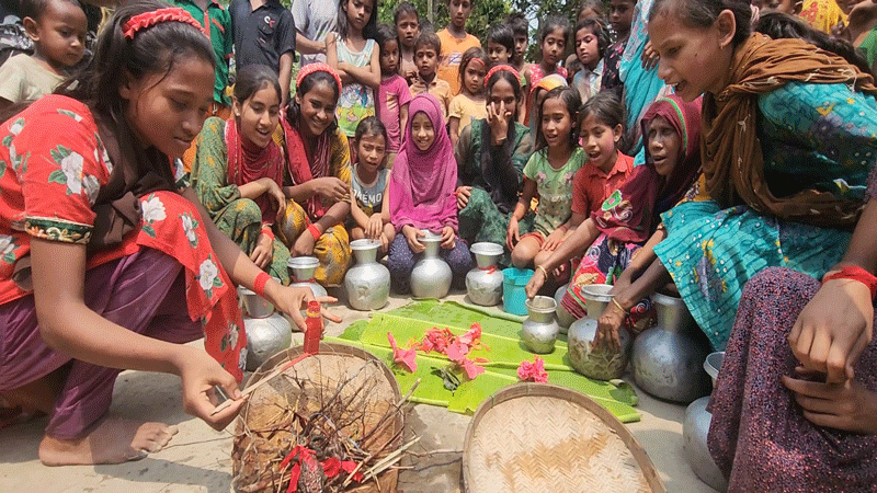 দুই লাখ টাকা মোহরানায় হল ব্যাঙের বিয়ে